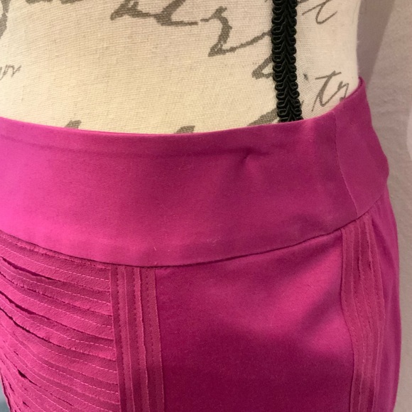 Lightly worn White House Black Market pencil skirt - Picture 6 of 8